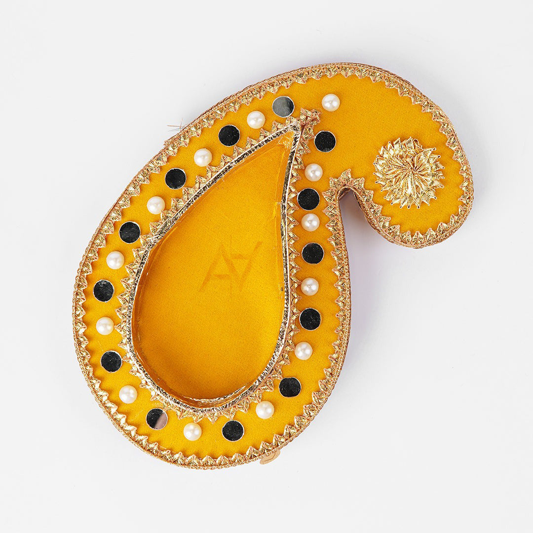 Decorate Mehndi kairi Shape Tray