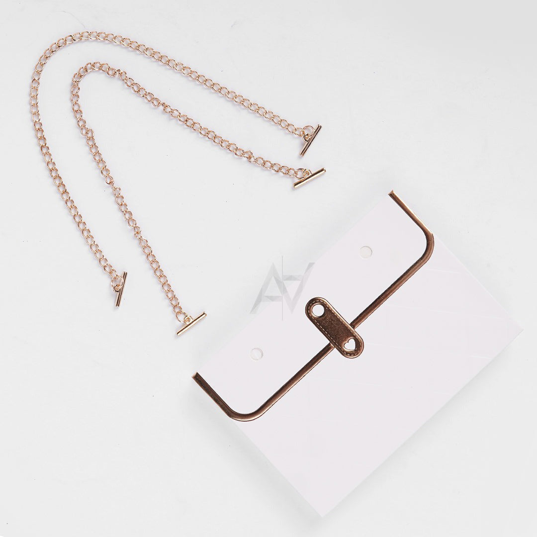 Quilted Flower Gift Boxes with Golden Chains 1 Pcs